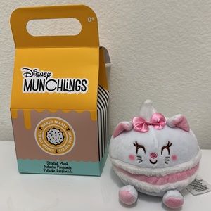 2023 Disney Parks Munchlings - The Aristocats Marie Chaser Baked Treats - NWOT